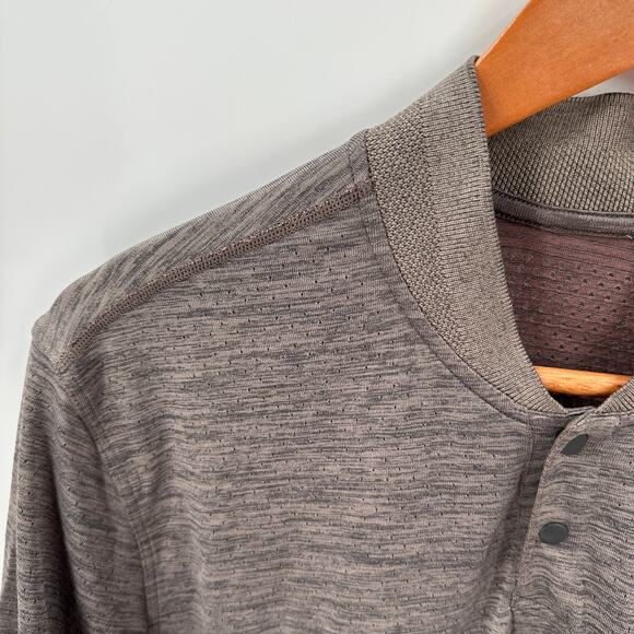 Lululemon Metal Vent Breathe Colarless Polo in Graphite Grey / Lunar Rock // XL - Picture 6 of 13